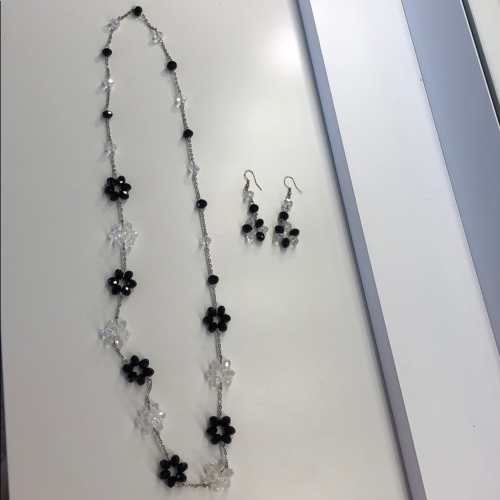 Beaded necklace w/earrings